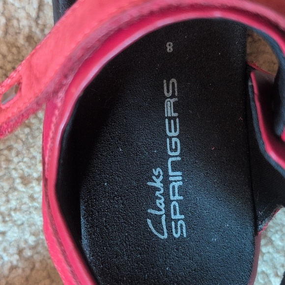 Clarks Springers Red And Black Comfort Ankle Strap Sandals Size 8 - Picture 2 of 9